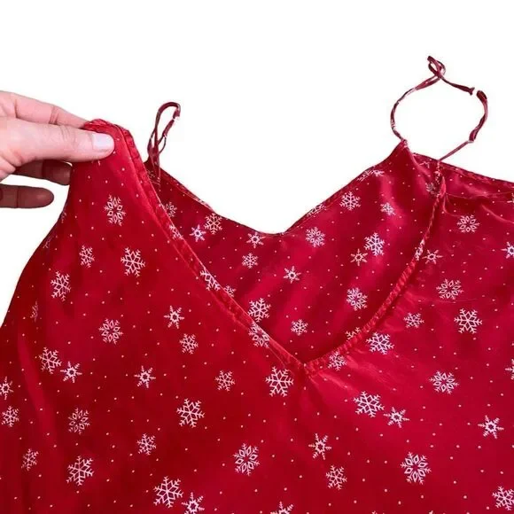 GUC Red Winter Nightie with Snowflakes - Picture 10 of 11